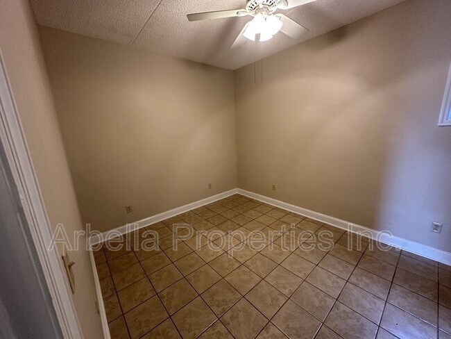 Building Photo - 420 W Jackson Blvd