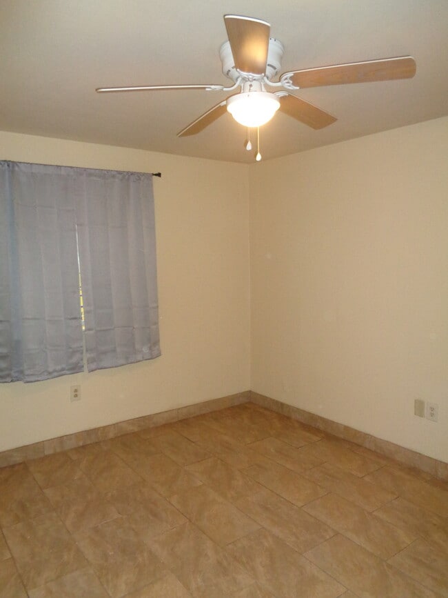 Building Photo - 946 Jennifer Jean Dr