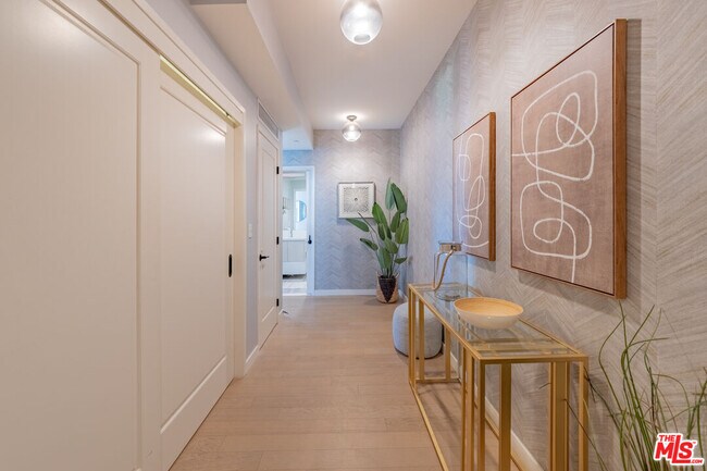 Foto del edificio - 1050 S Grand Ave