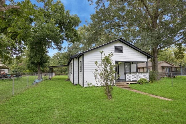 Building Photo - 406 Bardash St