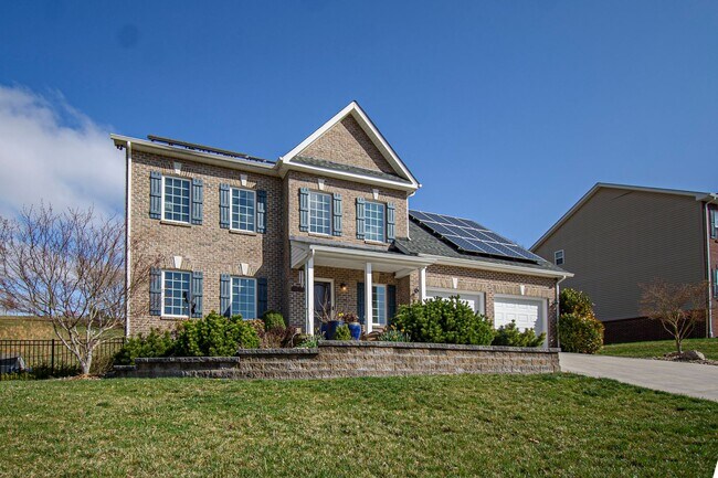 Foto del edificio - Spacious Home with Hot Tub, Fenced Yard and Solar Power