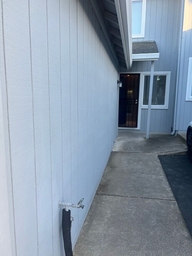 Foto del edificio - Updated Two-Bedroom, One-Bath Townhome – Bay Point