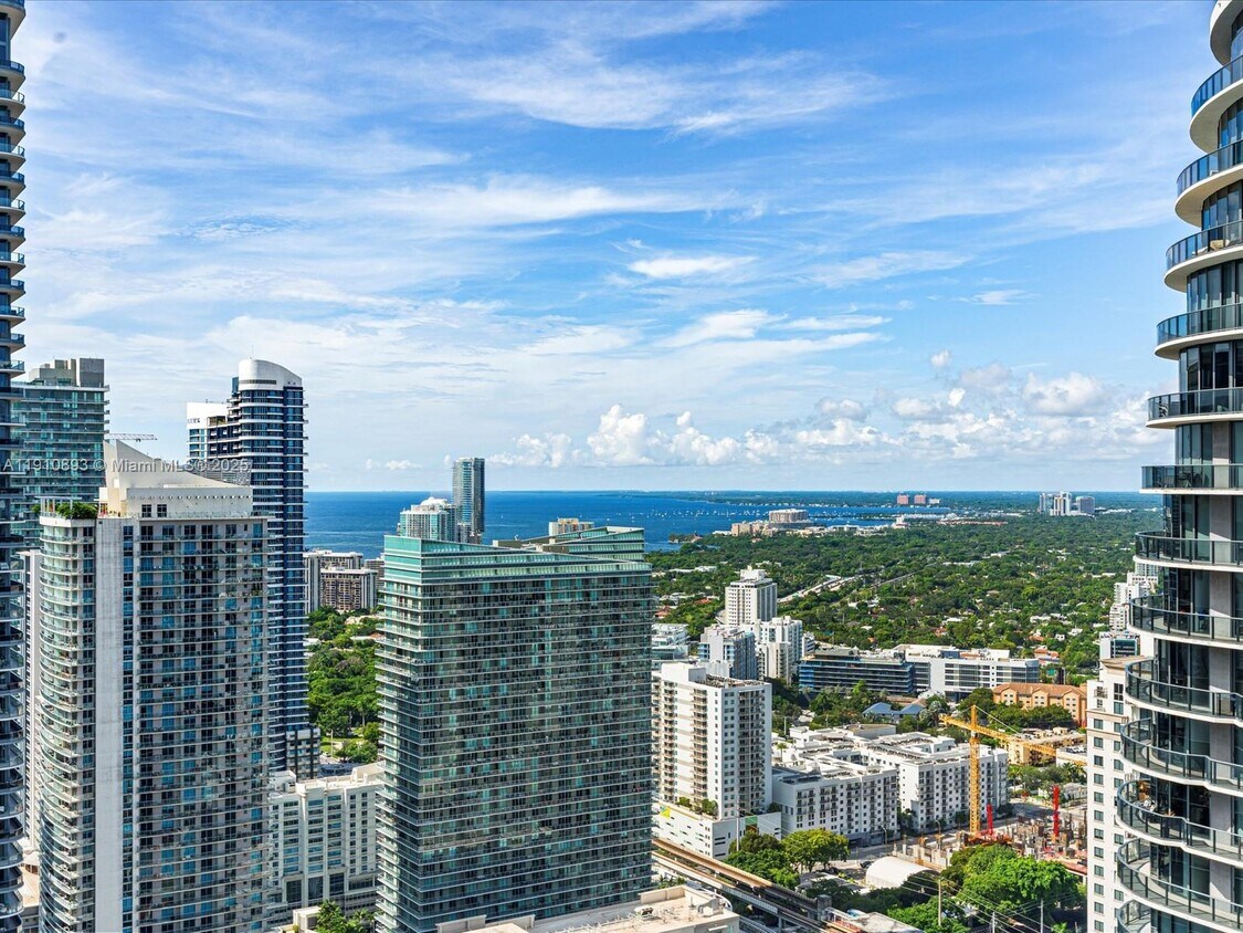 Foto principal - 801 S Miami Ave