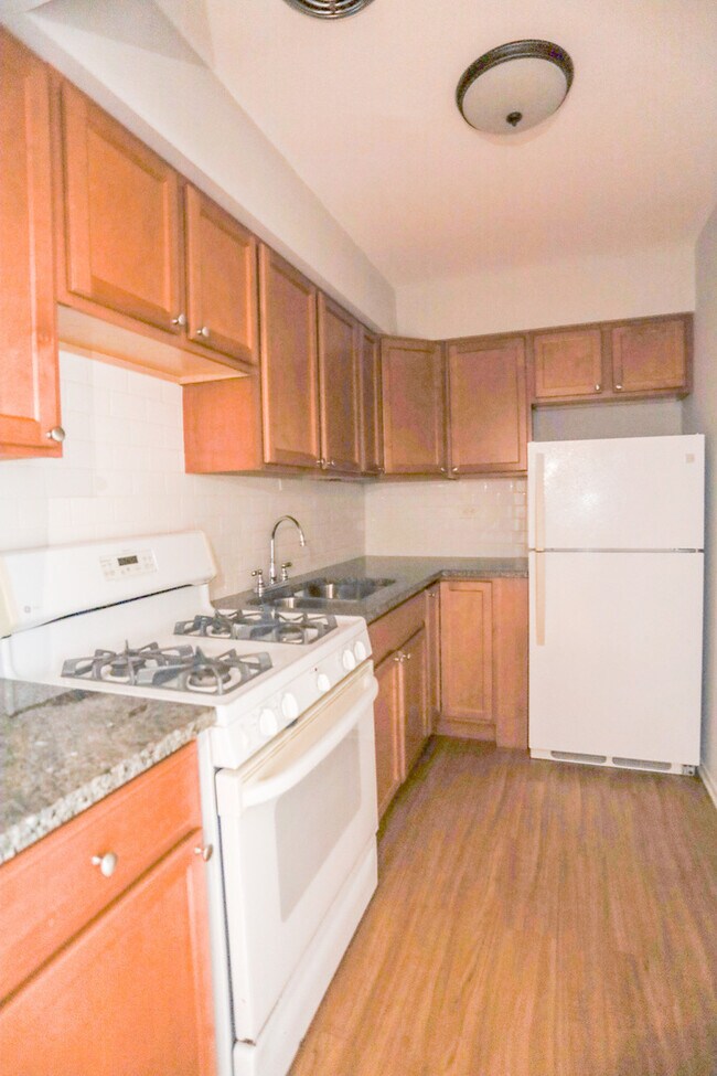 Foto del edificio - 2828 N Cambridge Ave