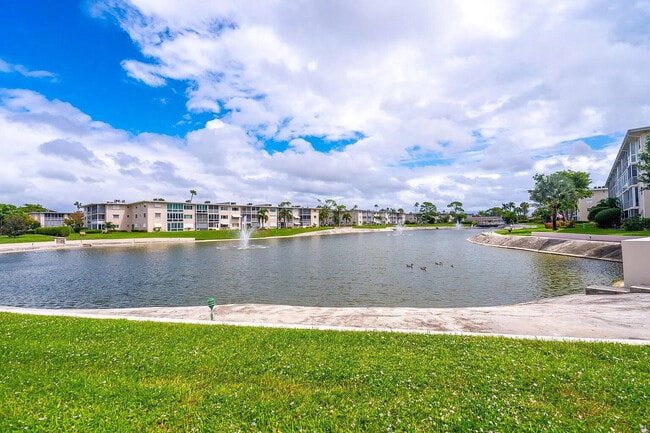 Building Photo - 2606 Garden Dr S