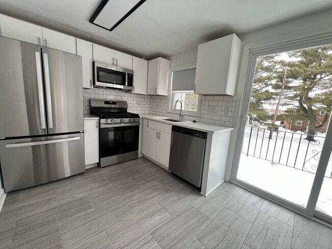 Building Photo - 36 Hill Rd