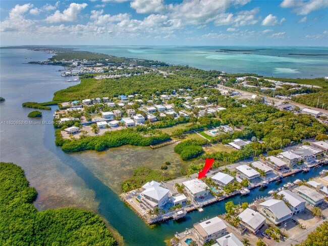 Foto del edificio - 155 Coco Plum Rd S