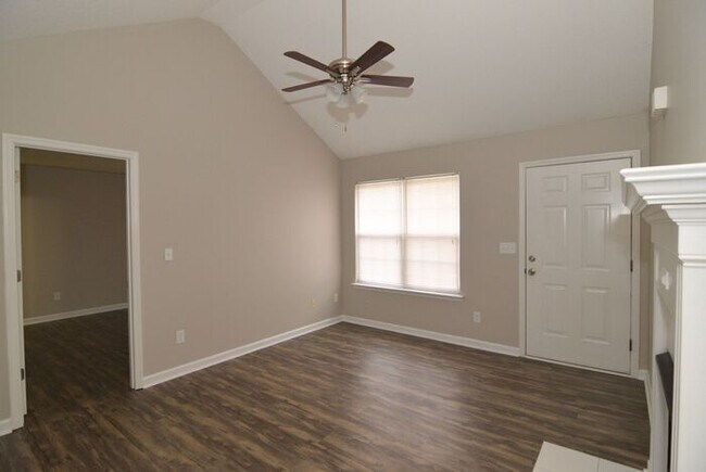 Foto del edificio - 3 Bed/2 Bath in Woodlake Subdivision