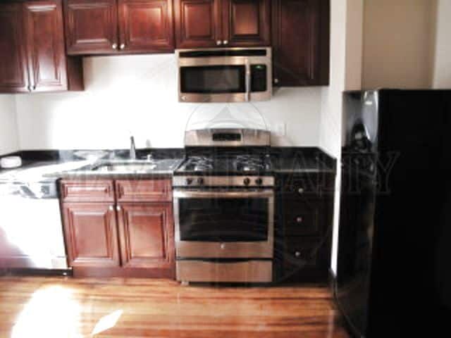 Building Photo - 211 Elm St