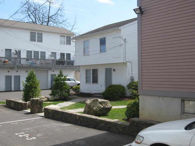 Building Photo - 275 Greenwich Ave