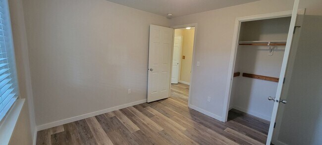 Building Photo - 3581 NE Hembree St