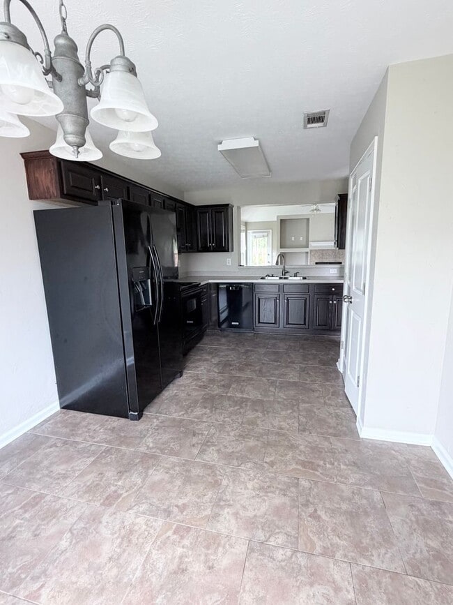 Foto del edificio - 1354 Meadow Glen Rd
