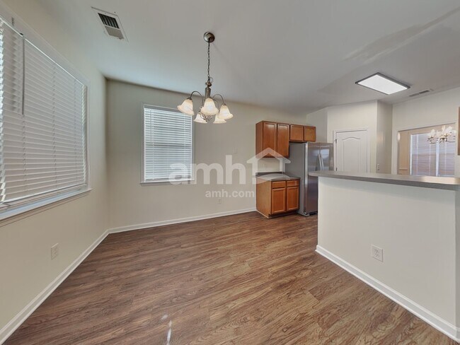 Building Photo - 836 Topaz Valley