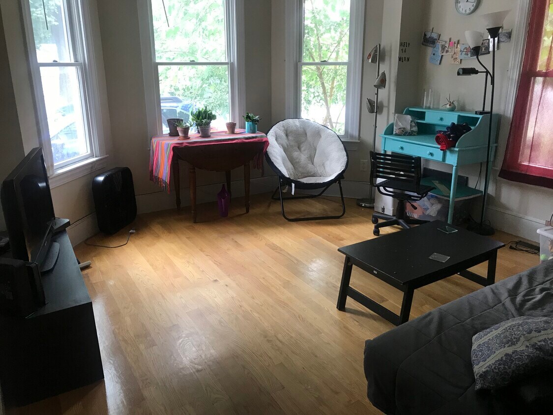 Primary Photo - 18 Custer St