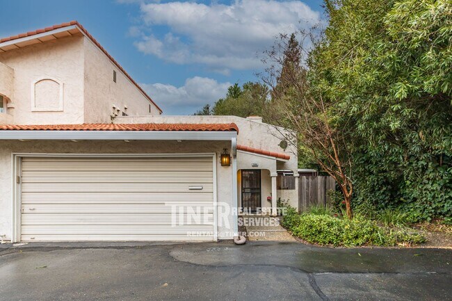 Building Photo - Charming Citrus Heights Home