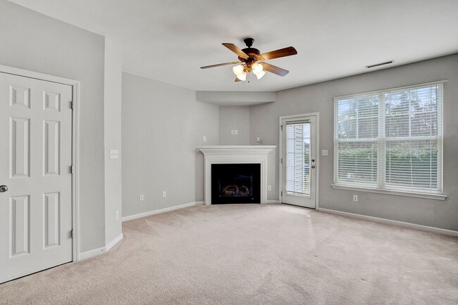 Building Photo - Cute and cozy townhome in Camden Park