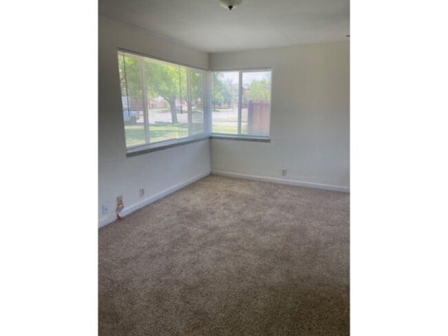 Photo - Adorable 1 bedroom House near CMU!