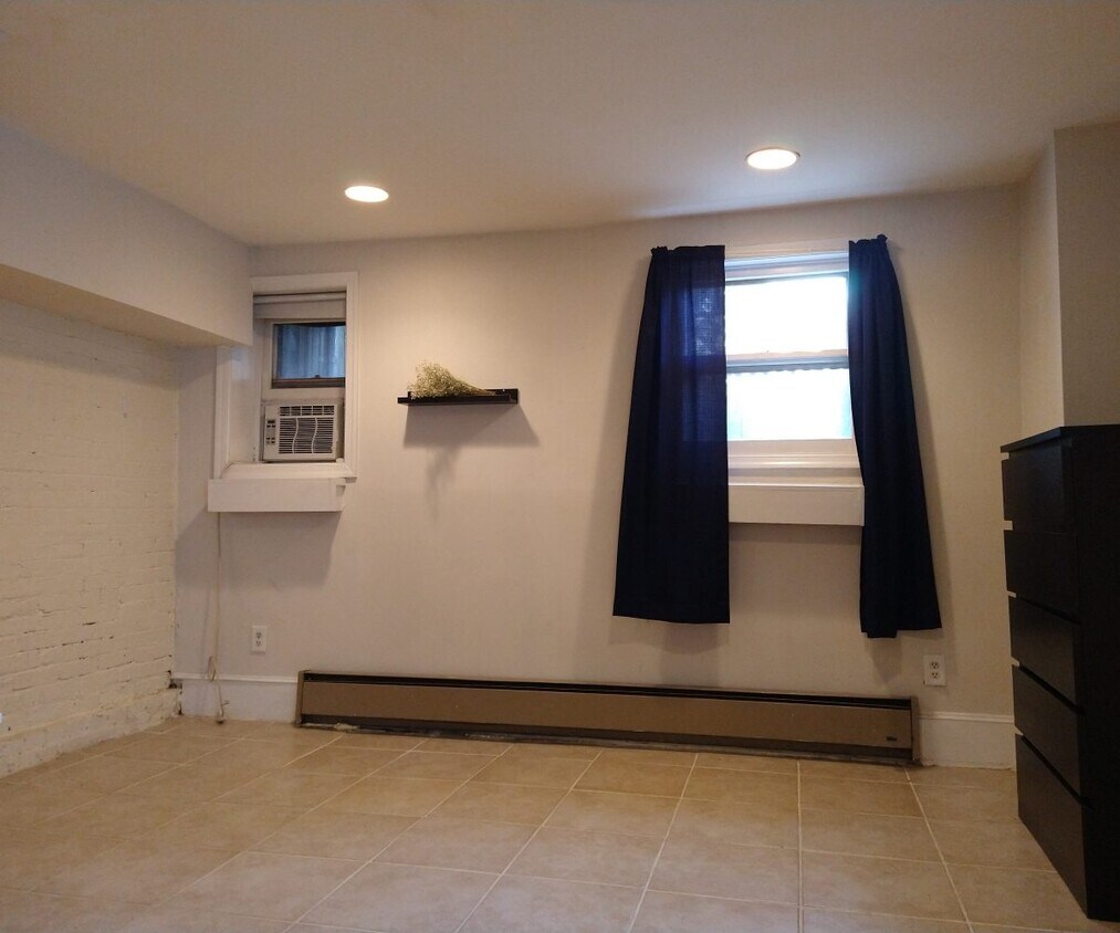 Primary Photo - 329 C St NE
