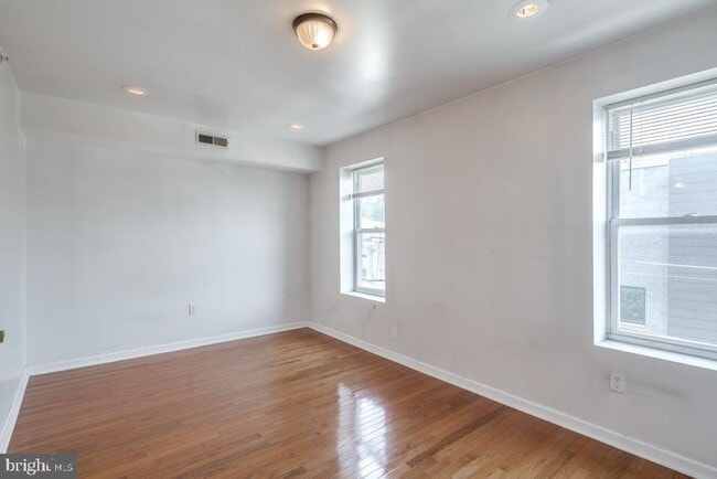 Building Photo - 730 S 19th St