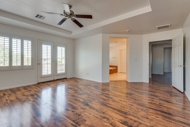 Building Photo - Elegant 4-Bedroom Home with Spa, Balcony &...