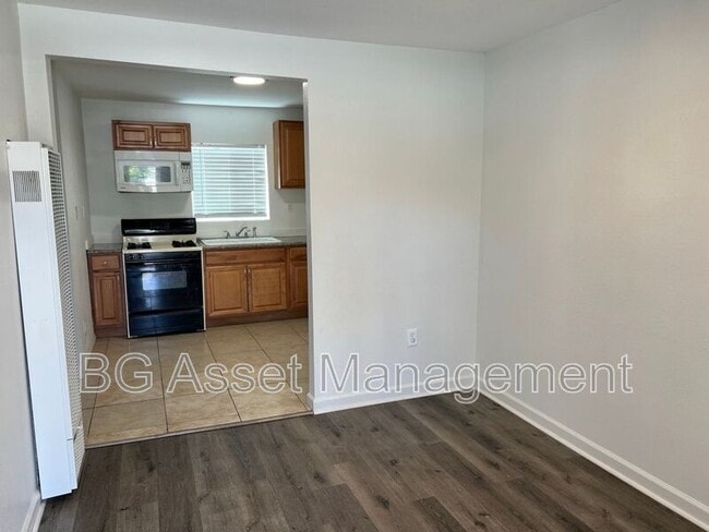 Building Photo - 1216 Mentone Ave