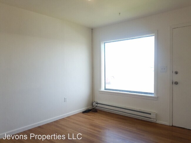 Foto del edificio - 12 W Washington Ave