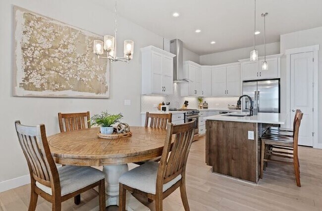 Foto del edificio - Gorgeous 3 bed/ 3.5 bath Condo At Heron La...