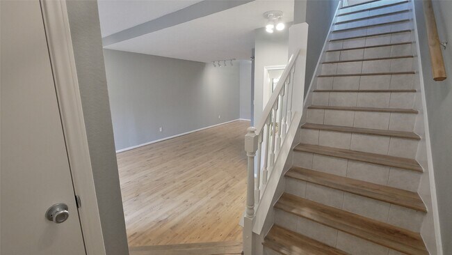 Foto del edificio - 800 Country Pl Dr