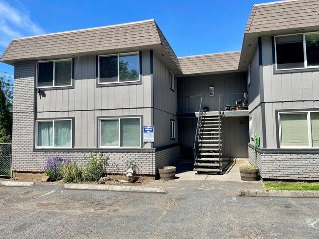 Photo - Spacious 2 Bed 1.5 Bath Apartment in Gresham - Newly Renovated w/ Washer & Dryer!