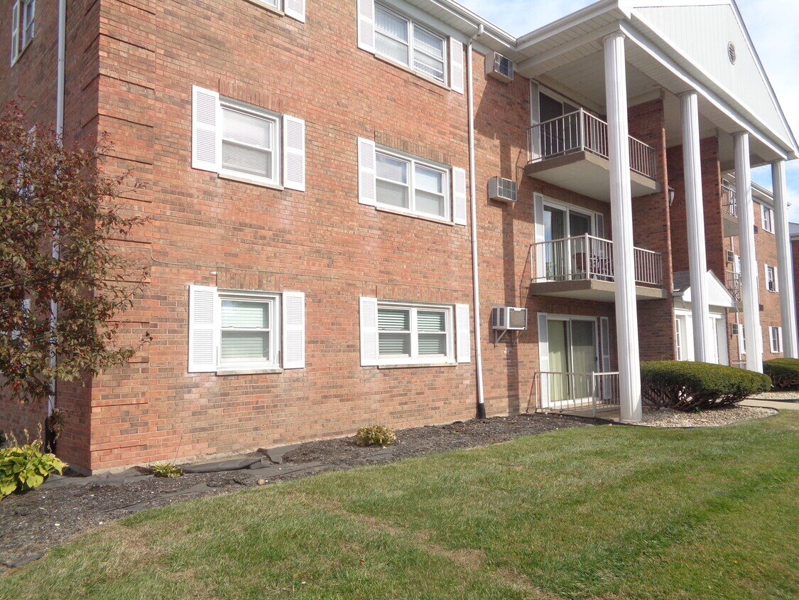 Primary Photo - 4420 W 111th St