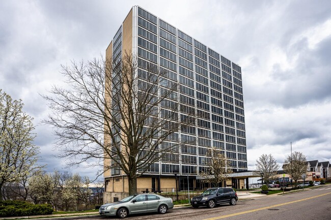 Condo - 810 Matson Pl
