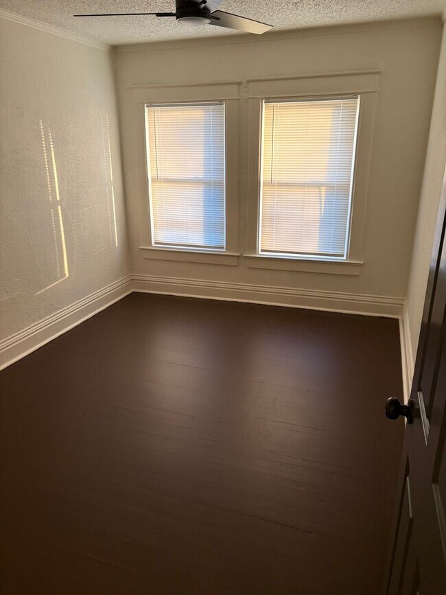 Foto del edificio - Large 3 bedroom house available