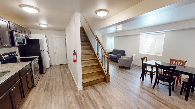 Unidad 1 - 1104 S Forest Ave