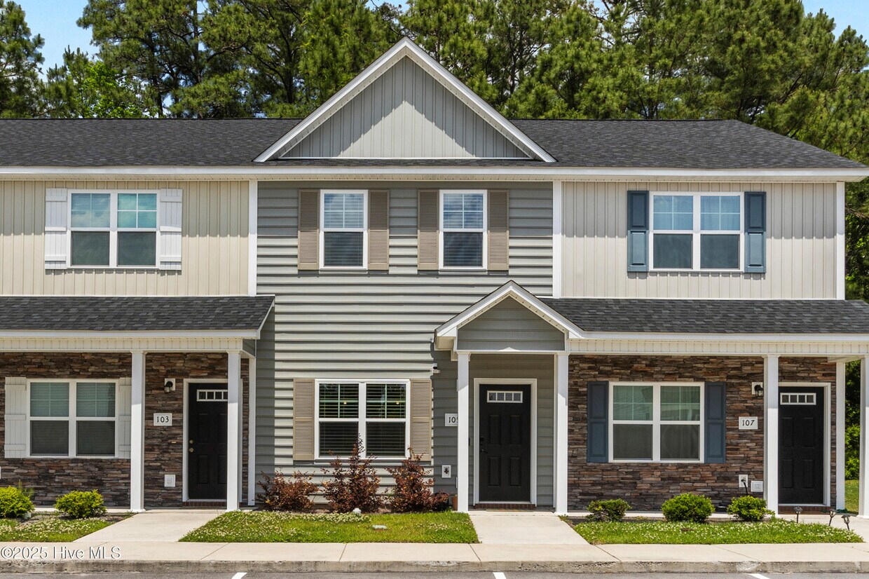 Foto principal - 105 Jaydn Dr W