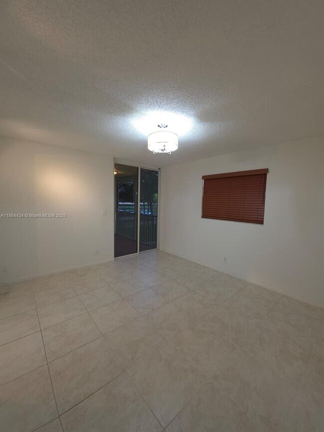Foto del edificio - 10451 W Broward Blvd