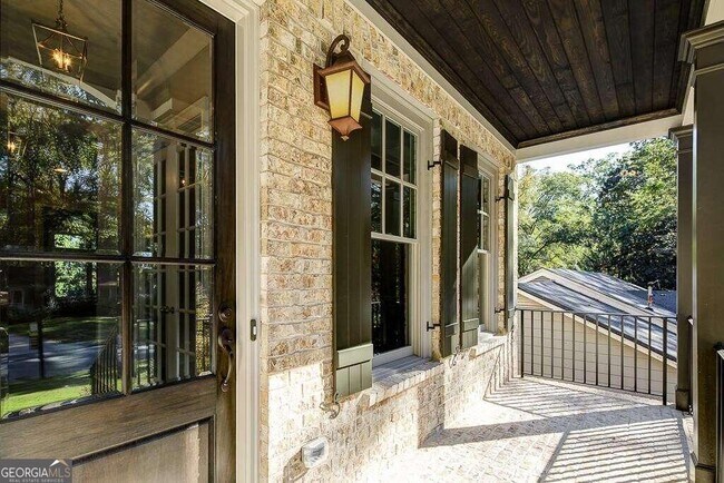 Foto del edificio - 1775 Warren Ct NW