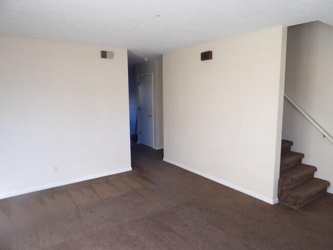 Building Photo - 65 Ashwood Ct