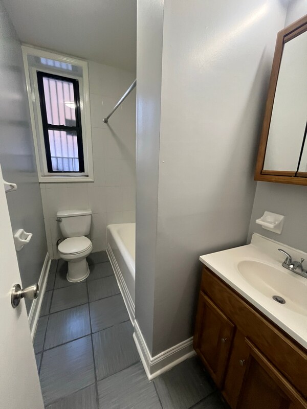 Building Photo - 7 Chestnut St