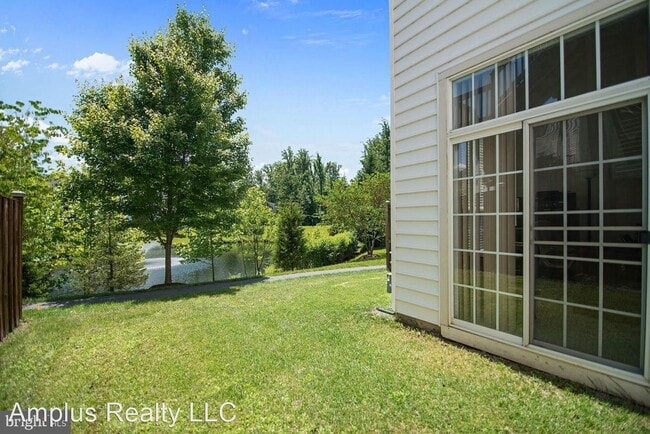 Building Photo - 3 br, 3.5 bath House - 4616 Carisbrooke Ln
