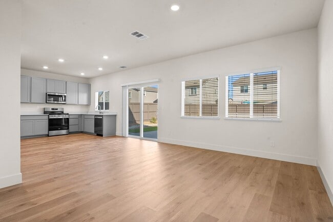 Building Photo - The Aspen - Luxurious 3 Bedroom 2.5 Bath T...