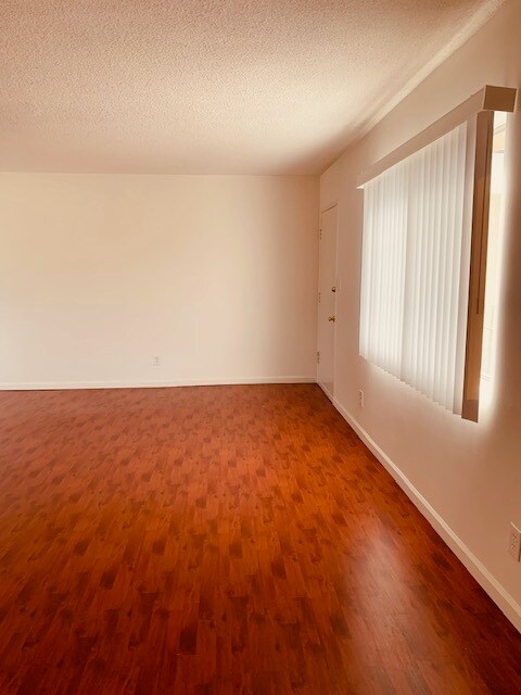Foto del edificio - 4565 Oakwood Ave