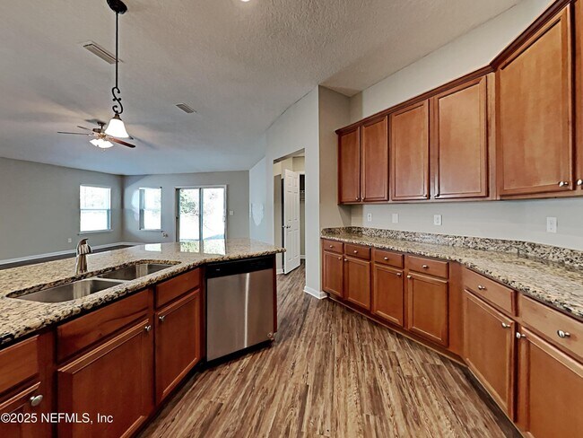 Foto del edificio - 12667 Sheffield Walk Ln