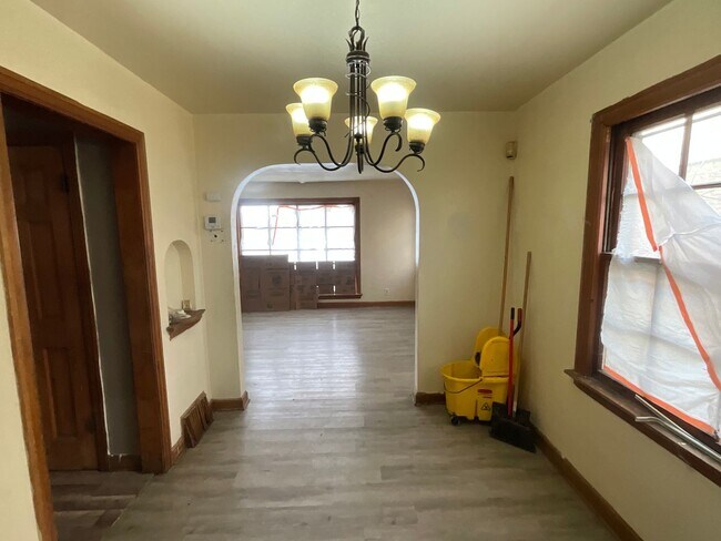 Foto del edificio - Charming Three-Bedroom Single-Family Home with Ongoing Updates