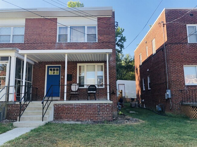 Building Photo - 3 br, 3 bath House - 1247 Delafield Place ...