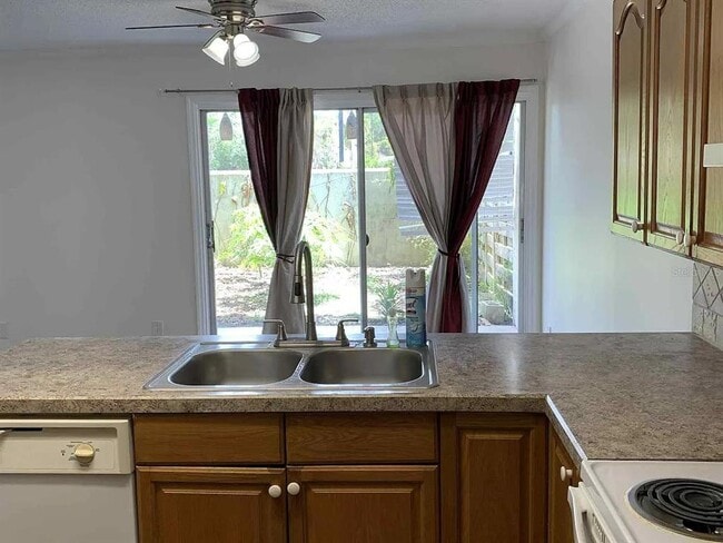 Building Photo - 1084 Longfellow Cir