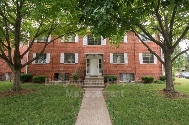 Foto del edificio - 619 Gainsborough Rd