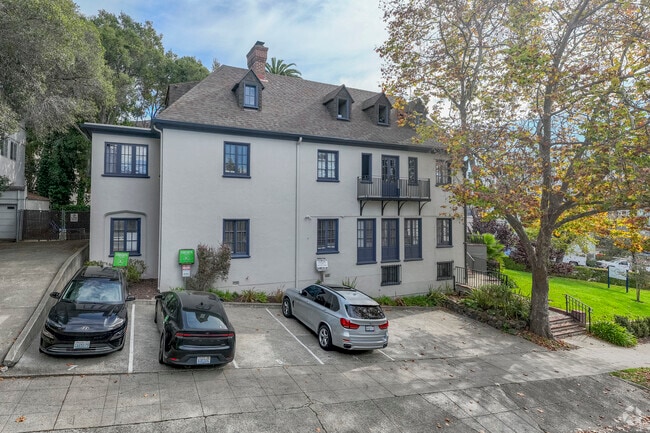 Alternate Exterior - The Berk on Arch