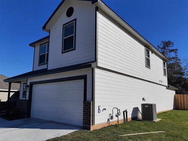 Building Photo - 2114 Brixham Bluff Ln