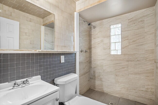 Foto del edificio - 2 bedroom 1 bath with porch