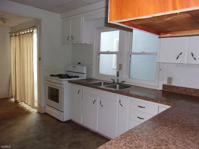 Building Photo - 4 br, 1.5 bath House - 114 Grand Blvd